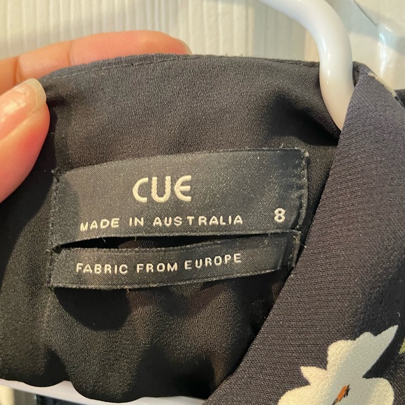 Cue Floral Printed Dress - Picture 4 of 8